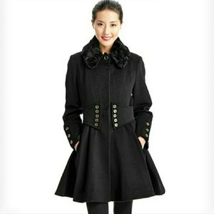 Structured peacoat with Faux fur collar